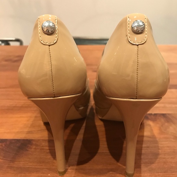 Michael Kors Patent Leather Beige Pumps 4” Heels - Picture 7 of 11